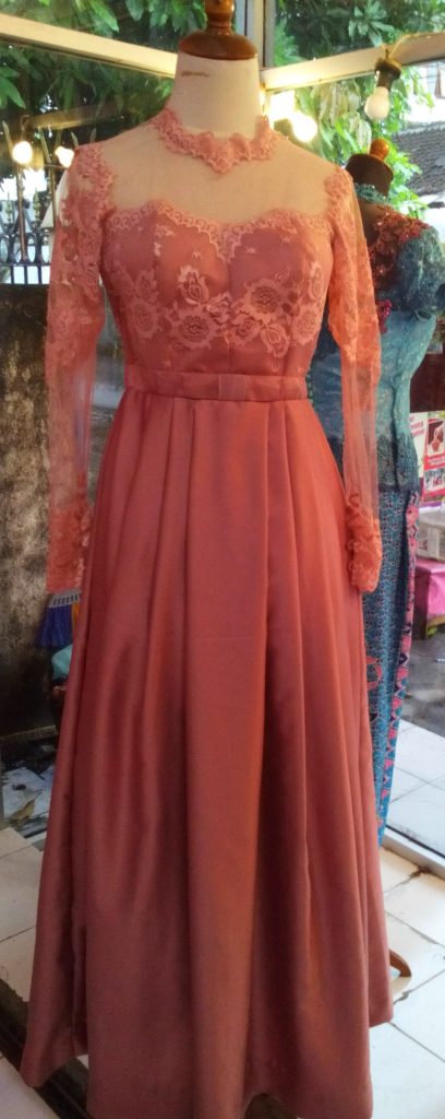 Dress cantik salem kerah tinggi 1