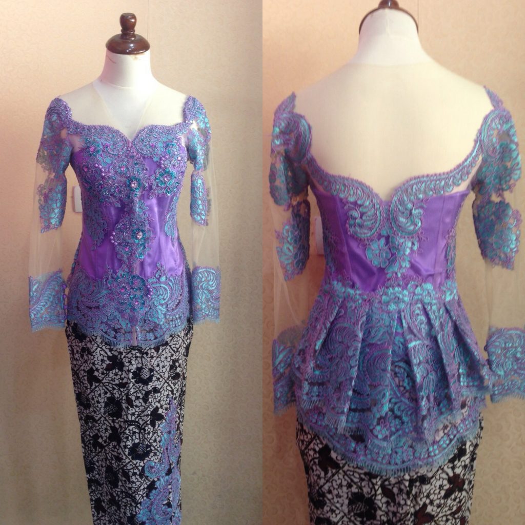 Kebaya Kerah Sabrina Peplum Belakang Biru Muda