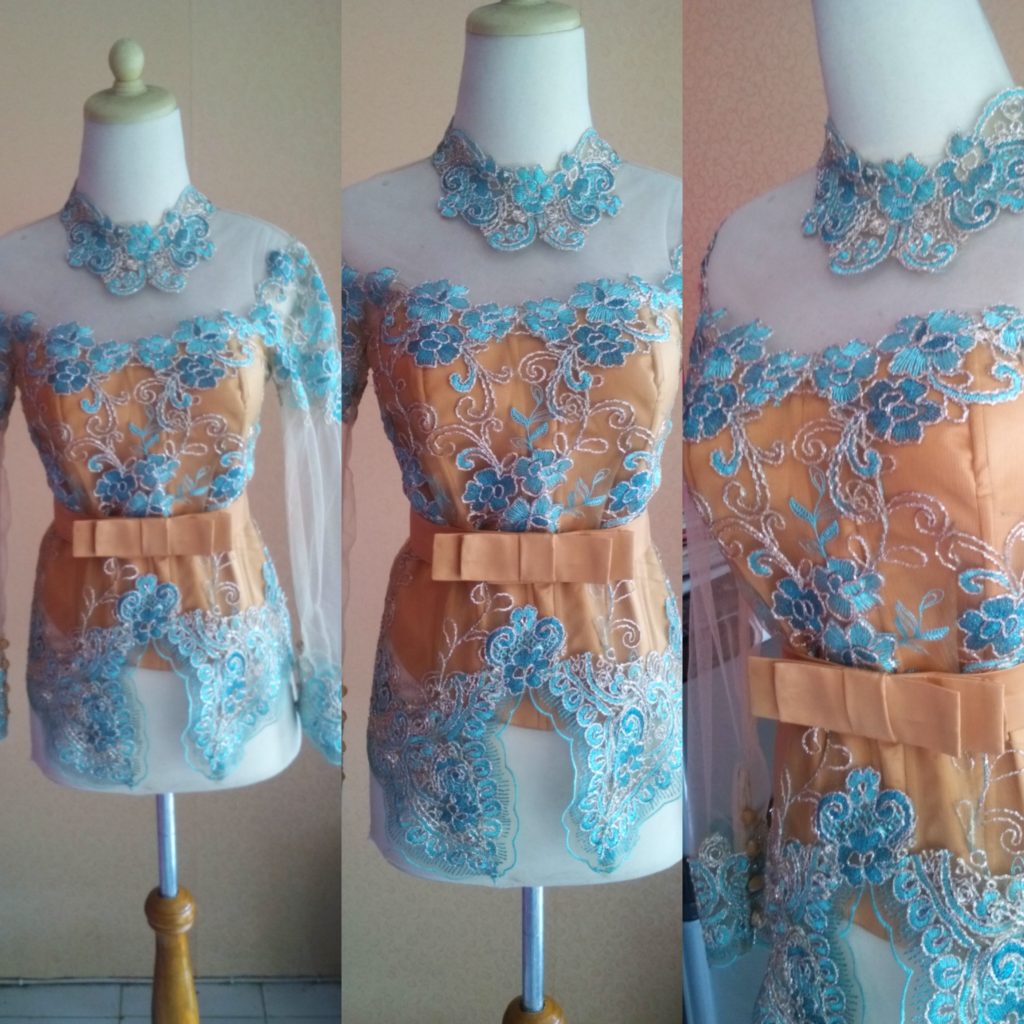 Kebaya Simpel Baby Blue Dengan Aplikasi Obi Pita Kecil 