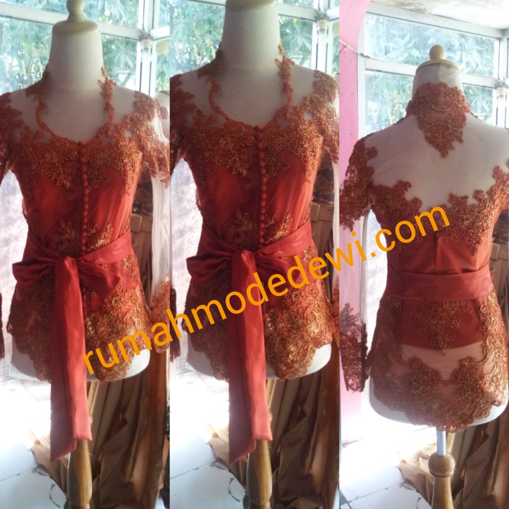 Kebaya Warna Coklat Emas Kerah Sunda Dengan Obi Bali