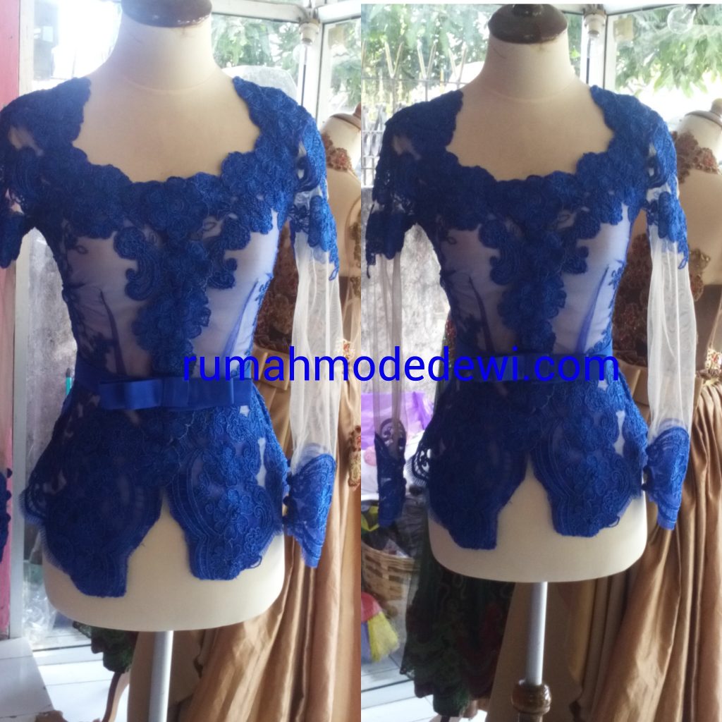 Kebaya Peplum Warna Biru Elektrik Dengan Belt Pinggang Tampak Depan