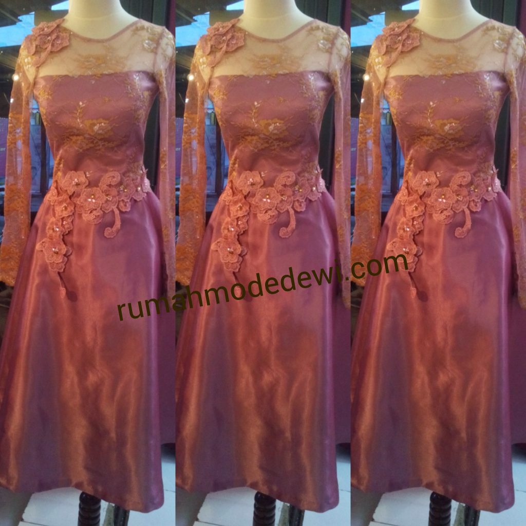 Dress kebaya Pink Magenta Dengan Aplikasi Prada