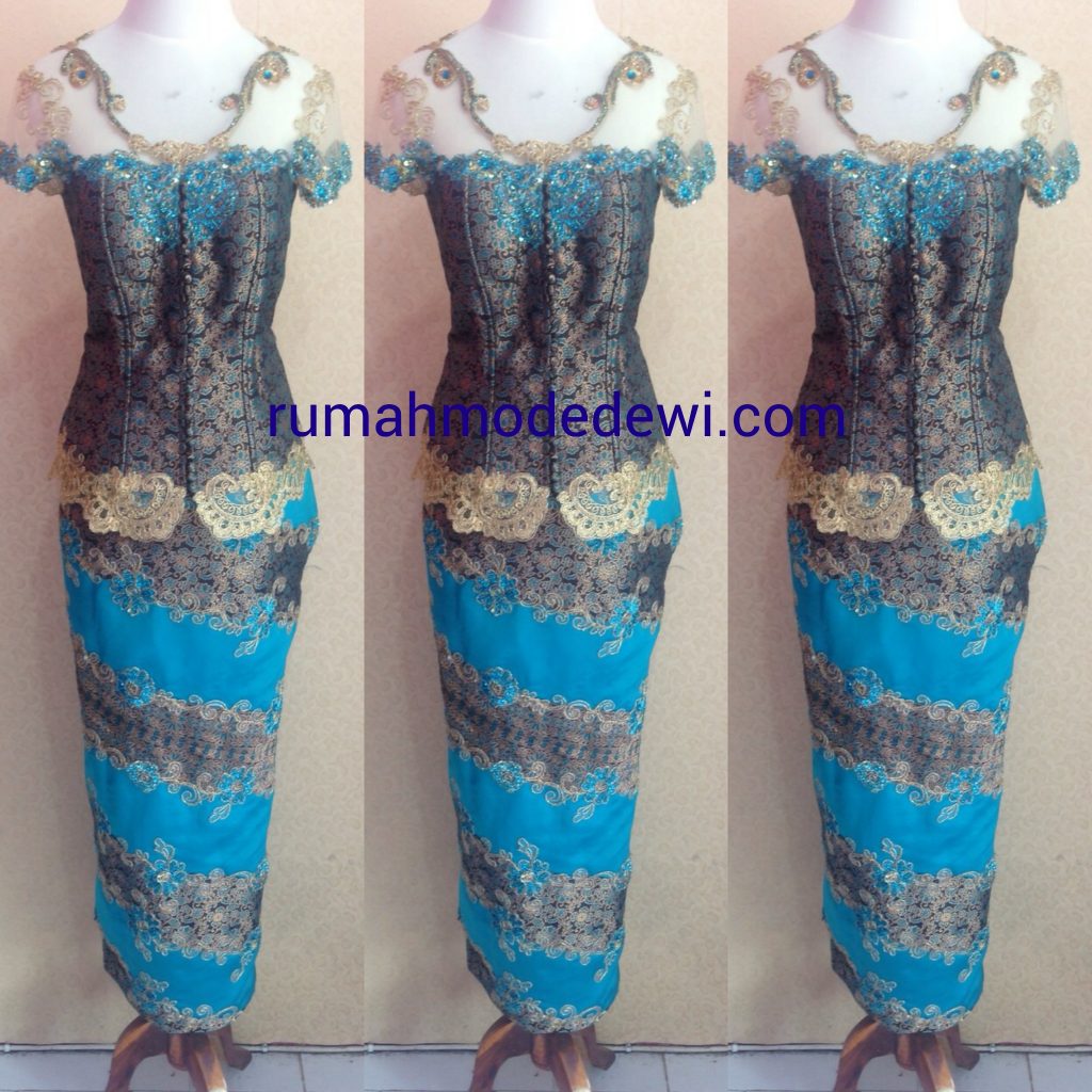 Kebaya Dengan Bahan Songket Dan Rok Sepan