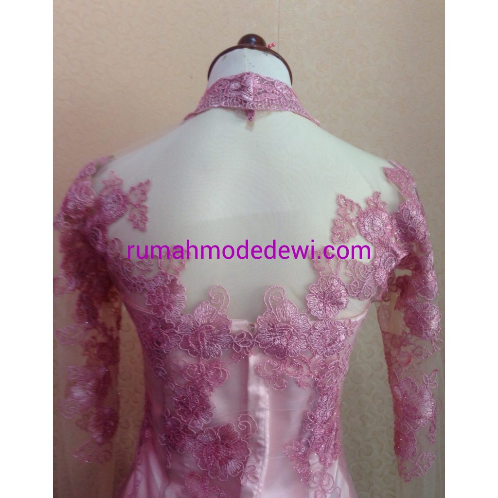 Kebaya Kartini Pink Dengan Rok Syabo Detail Punggung