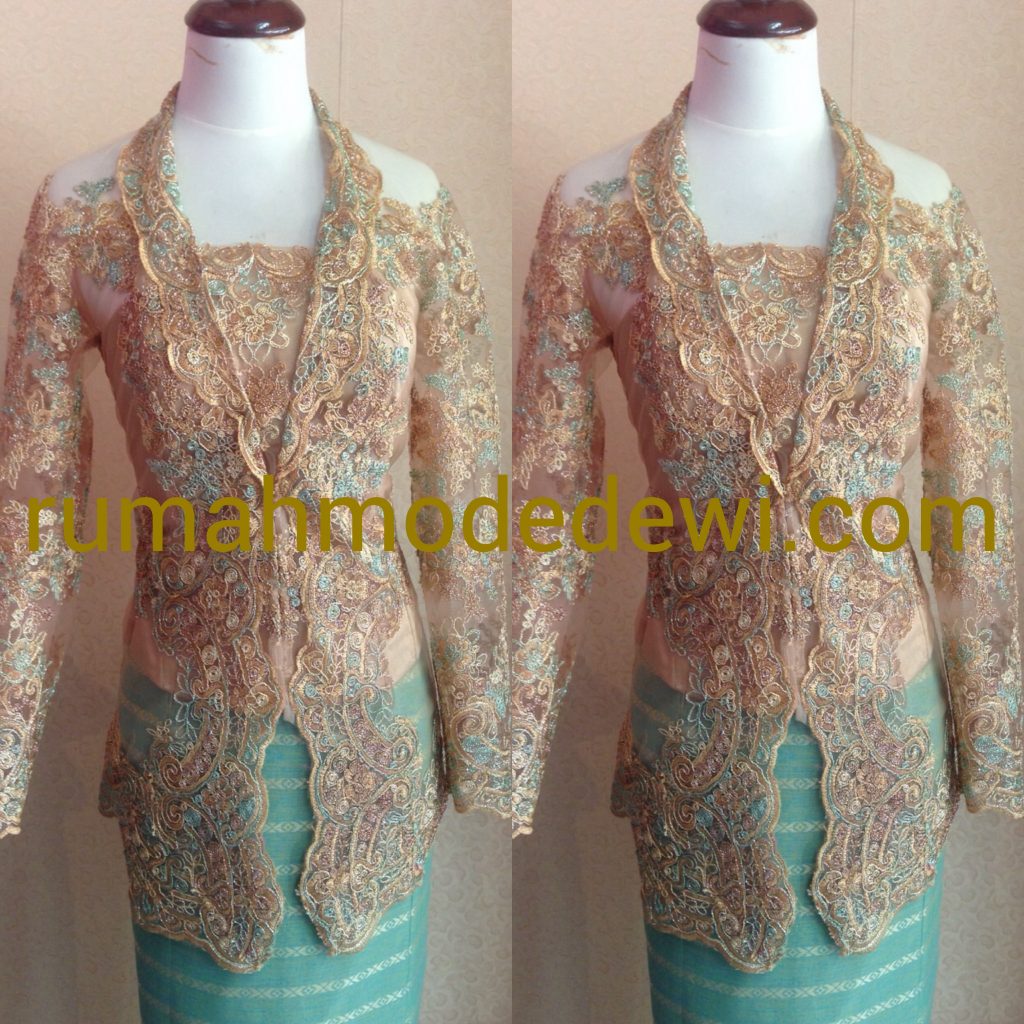 Kebaya Kerah Rebah Warna Emas 