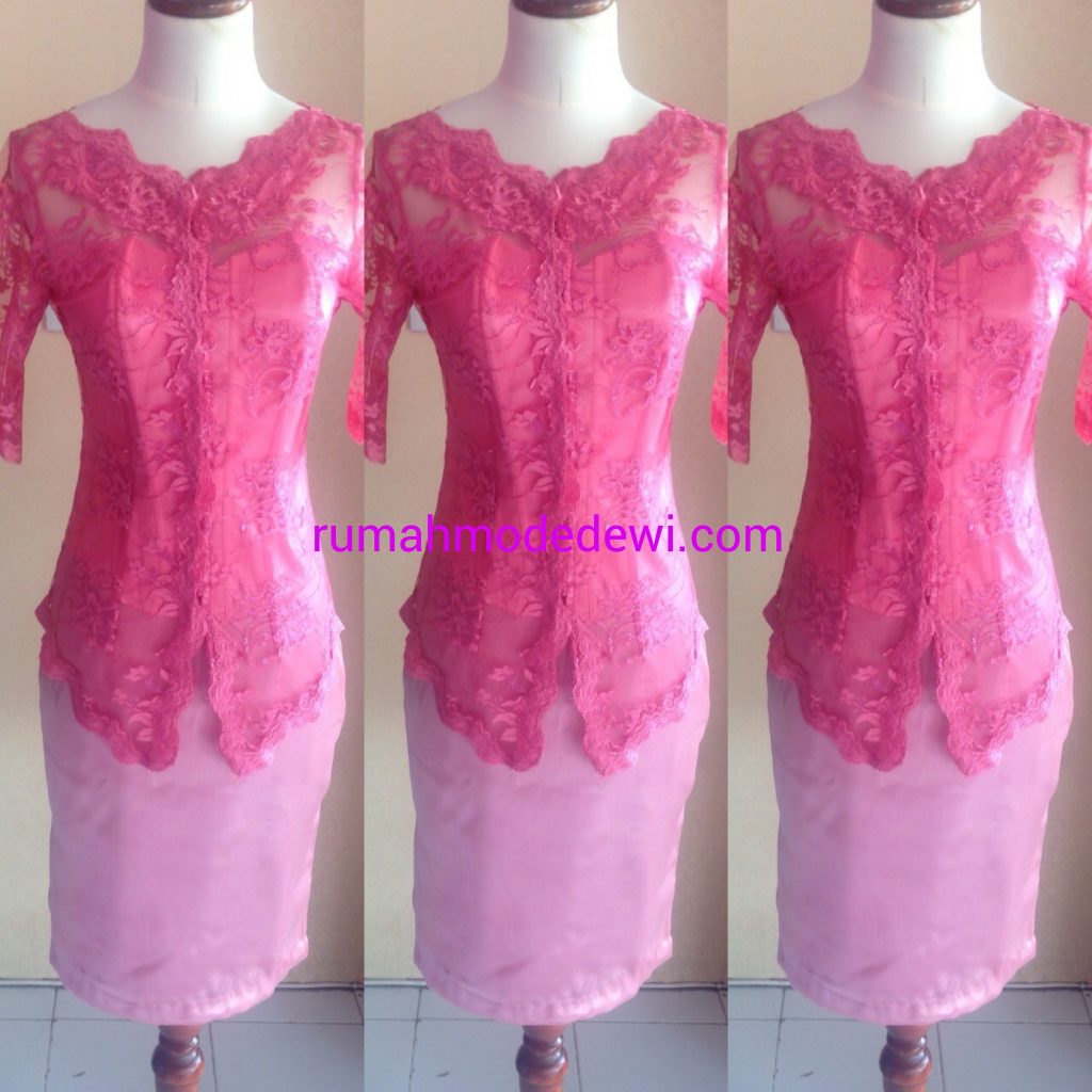 Kebaya Pink Lengan Sesiku Bawahan Rok Sepan Pendek