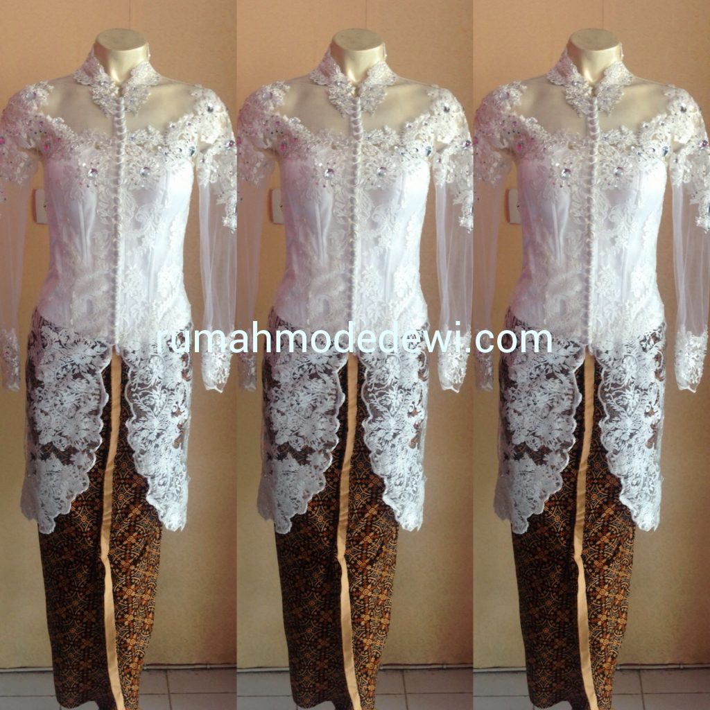 Kebaya Putih Selutut Dengan Bawahan Rok wiru