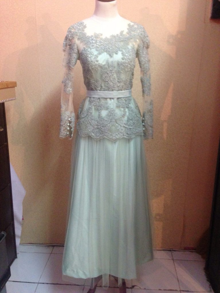 Dress Lace Abu Abu Cantik Tampak Depan