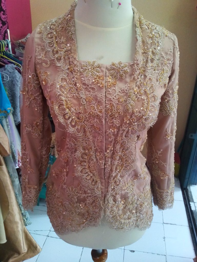 Kebaya Muslim Kerah Kartini Warna Krem Payet Full