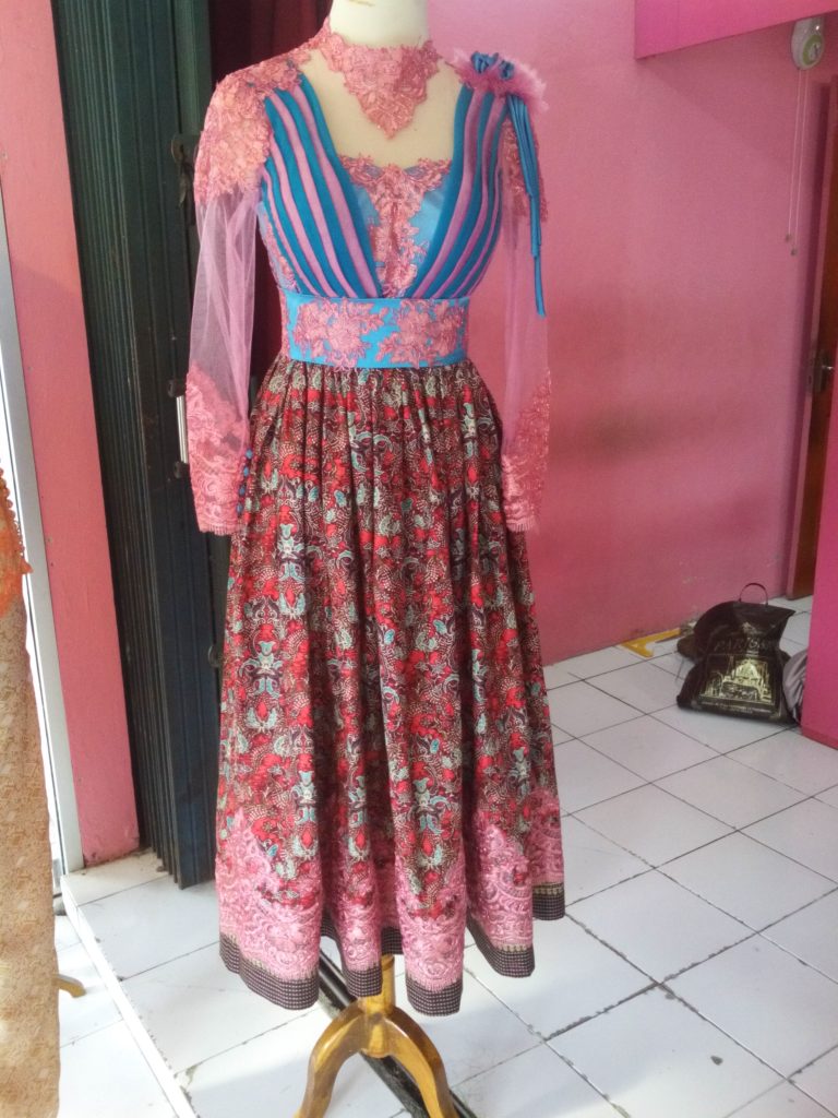 Dress Tille Batik Pink Biru Aplikasi Offneisel Full