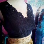 dress hitam brocade cantik bagian dada