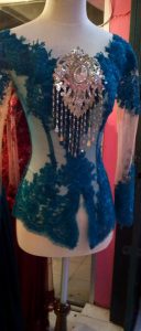 kebaya warna toska motif bunga bunga dengan kerah sabrina tampak depan 1