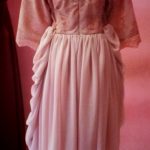 gaun pink atasan brocade dengan bawahan rok drapery tampak belakang