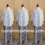 Gamis Kaftan Satin Lengan Kelelawar Putih