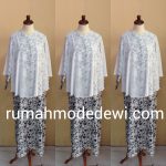 Gamis Kaftan Satin Lengan Kelelawar Putih