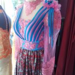 Dress Tille Batik Pink Biru Aplikasi Offneisel Tampak Samping